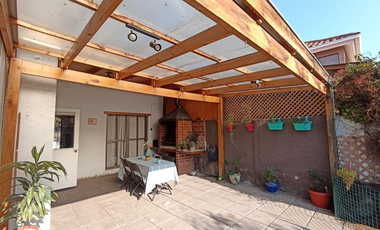 Venta de Casa de 142m2 en un Terreno de 221m2, Peñalolén