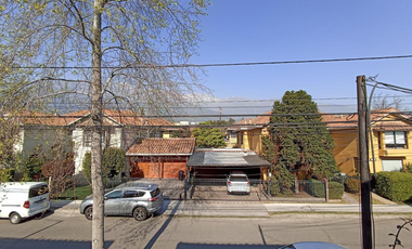 Venta de Casa de 142m2 en un Terreno de 221m2, Peñalolén