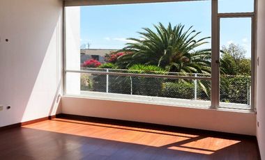 Casa moderna en Venta, Tumbaco, seguridad 24/7 con piscina