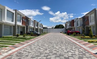 Casa moderna en Venta, Tumbaco, seguridad 24/7 con piscina