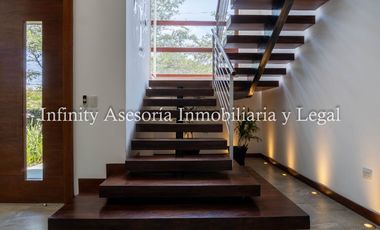 CASA EN VENTA TUMBACO