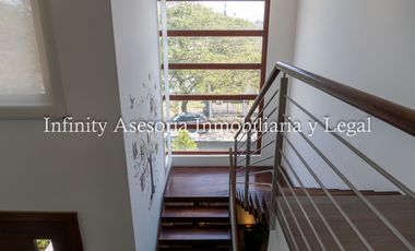 CASA EN VENTA TUMBACO
