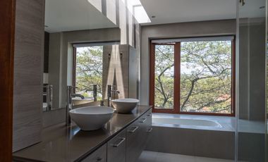 CASA EN VENTA TUMBACO