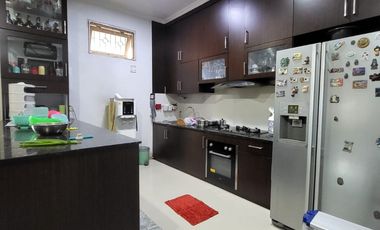 Rumah Hoek Luas 225 Kavling Polri Jelambar Grogol Jakbar
