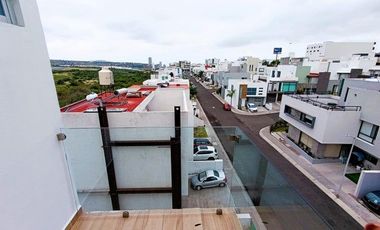 El Mirador. VENTA - Penthouse con estudio, terraza, 2 recamaras