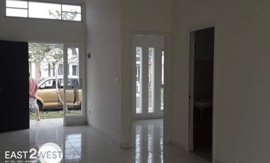 Dijual/Disewakan Rumah Siap Huni Suvarna Sutera Cluster Fedora III MURAH SANGAT Cluster dengan Swimming Pool!