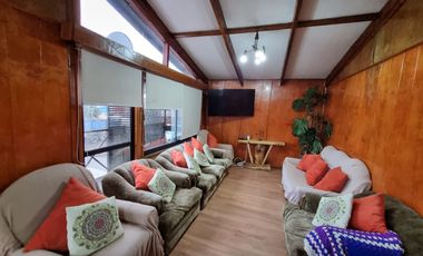 Amplia Casa con Local Comercial Sector Corvi