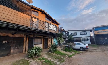 Amplia Casa con Local Comercial Sector Corvi