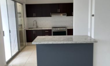 RENTO CASA EN COLINAS ALTOZANO, 3 RECAMARAS, JARDIN, TRIPLE COCHERA, ALJIBE, VIGILANCIA.