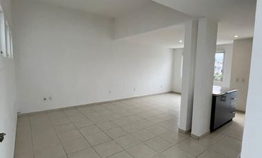 RENTO CASA EN COLINAS ALTOZANO, 3 RECAMARAS, JARDIN, TRIPLE COCHERA, ALJIBE, VIGILANCIA.