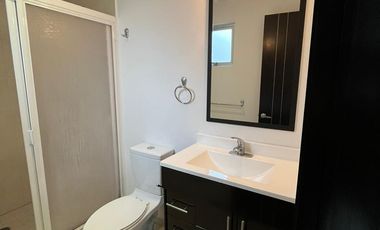 RENTO CASA EN COLINAS ALTOZANO, 3 RECAMARAS, JARDIN, TRIPLE COCHERA, ALJIBE, VIGILANCIA.