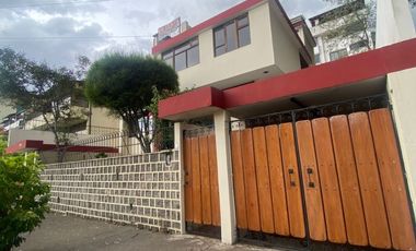 Vendo casa con terreno en el sector del Parque Metropolitano