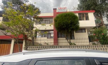 Vendo casa con terreno en el sector del Parque Metropolitano