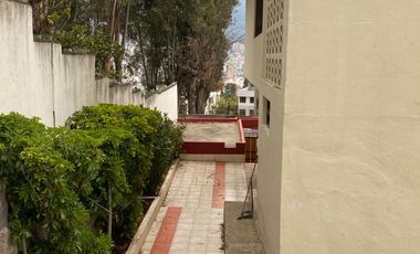 Vendo casa con terreno en el sector del Parque Metropolitano