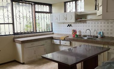 Vendo casa con terreno en el sector del Parque Metropolitano