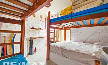 VENTA DE ACOGEDOR DEPARTAMENTO TIPO BUNGALOW CON TERRAZA, EN CONDOMINIO CERRADO PLAYA LOS PULPOS.