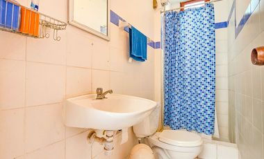 VENTA DE ACOGEDOR DEPARTAMENTO TIPO BUNGALOW CON TERRAZA, EN CONDOMINIO CERRADO PLAYA LOS PULPOS.