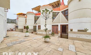 VENTA DE ACOGEDOR DEPARTAMENTO TIPO BUNGALOW CON TERRAZA, EN CONDOMINIO CERRADO PLAYA LOS PULPOS.