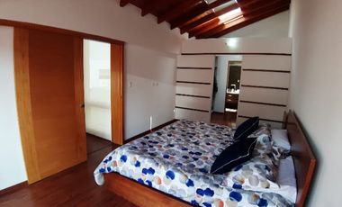 SE RENTA HERMOSA CASA EN CUMBAYA