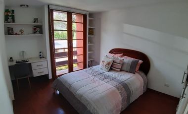 SE VENDE CASA DE TRES DORMITORIOS EN LA PRIMAVERA CUMBAYA