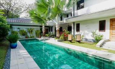 Scandinavian 5 Bedrooms House with Pool for Sale in Alabang West, Las Piñas City