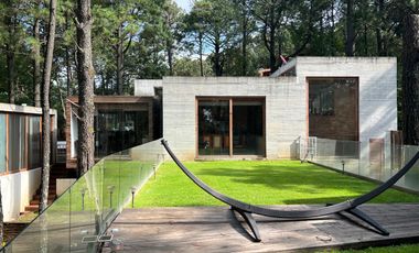 RESIDENCIA EN VENTA – BOSQUES DEL PARAÍSO Privado | Campestre | Seguridad 24/7 | Casa Club  📍 Ubicación: Antes del Km 23