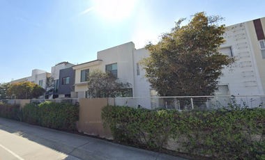 ¡¡HERMOSA CASA EN UNA DE LAS MEJORES ZONAS DE RESIDENCIAL SOLARES EN ZAPOPAN JALISCO!!