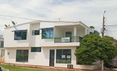 VENDEMOS HERMOSA CASA DE DOS PISOS EN RICAURTE
