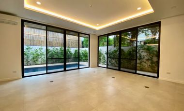 For Sale: 5 Bedrooms House and Lot with Electric Solar Panels in Ayala Alabang Village, Muntinlupa City