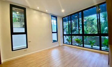 For Sale: 5 Bedrooms House and Lot with Electric Solar Panels in Ayala Alabang Village, Muntinlupa City