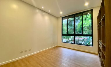 For Sale: 5 Bedrooms House and Lot with Electric Solar Panels in Ayala Alabang Village, Muntinlupa City