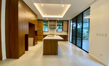 For Sale: 5 Bedrooms House and Lot with Electric Solar Panels in Ayala Alabang Village, Muntinlupa City