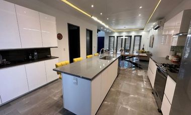 CASA EN VENTA EN MAZATLAN  CON TRIPLE ALTURA EN PRIVADA CON ALBERCA Y ACCESO CONTROLADO A SOLO PASOS DE LA PLAYA (SECTOR CERRITOS) DE TRES RECAMARAS