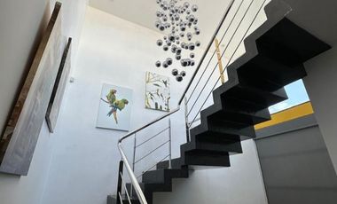 CASA EN VENTA EN MAZATLAN  CON TRIPLE ALTURA EN PRIVADA CON ALBERCA Y ACCESO CONTROLADO A SOLO PASOS DE LA PLAYA (SECTOR CERRITOS) DE TRES RECAMARAS