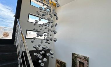 CASA EN VENTA EN MAZATLAN  CON TRIPLE ALTURA EN PRIVADA CON ALBERCA Y ACCESO CONTROLADO A SOLO PASOS DE LA PLAYA (SECTOR CERRITOS) DE TRES RECAMARAS