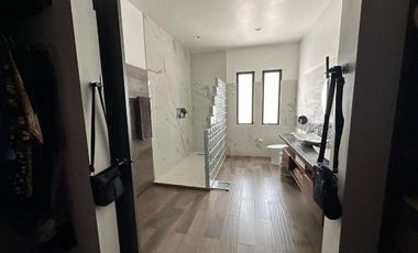 CASA EN VENTA EN MAZATLAN  CON TRIPLE ALTURA EN PRIVADA CON ALBERCA Y ACCESO CONTROLADO A SOLO PASOS DE LA PLAYA (SECTOR CERRITOS) DE TRES RECAMARAS