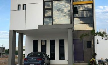 CASA EN VENTA EN MAZATLAN  CON TRIPLE ALTURA EN PRIVADA CON ALBERCA Y ACCESO CONTROLADO A SOLO PASOS DE LA PLAYA (SECTOR CERRITOS) DE TRES RECAMARAS