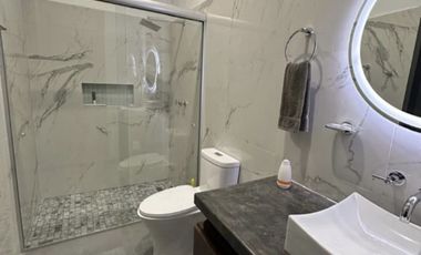 CASA EN VENTA EN MAZATLAN  CON TRIPLE ALTURA EN PRIVADA CON ALBERCA Y ACCESO CONTROLADO A SOLO PASOS DE LA PLAYA (SECTOR CERRITOS) DE TRES RECAMARAS