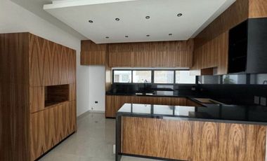 CASA EN VENTA EN MAZATLAN CON ALBERCA PROPIA EN PRIVADA CON GYM Y ALBERCA A SOLO PASOS DE LA PLAYA (SECTOR CERRITOA) 4 RECAMARAS