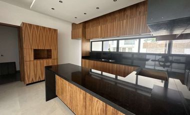 CASA EN VENTA EN MAZATLAN CON ALBERCA PROPIA EN PRIVADA CON GYM Y ALBERCA A SOLO PASOS DE LA PLAYA (SECTOR CERRITOA) 4 RECAMARAS