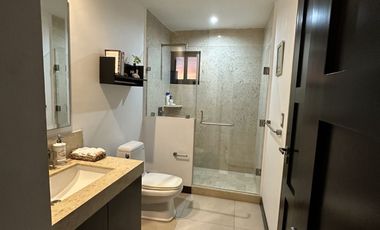 EN VENTA DEPARTAMENTO FRENTE AL MAR EN MAZATLAN DE TRES RECAMARAS (SECTOR CERRITOS) TORRE ESCONDIDO TOWER, CON ALBERCA, CANCHA DE PADEL, GYM, 193 M2