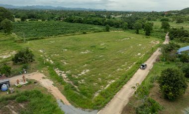 Land for sale Hua Hin Soi 70, Land Area 5 Rai (8000 sq.m), price 2.5 Million Baht per Rai