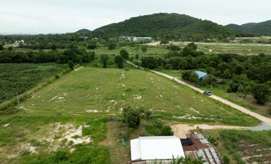 Land for sale Hua Hin Soi 70, Land Area 5 Rai (8000 sq.m), price 2.5 Million Baht per Rai