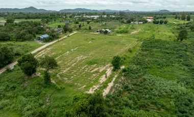 Land for sale Hua Hin Soi 70, Land Area 5 Rai (8000 sq.m), price 2.5 Million Baht per Rai