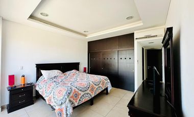 EN VENTA DEPARTAMENTO FRENTE AL MAR EN MAZATLÁN (SECTOR CERRITOS), DE DOS RECAMARAS C/U CON BAÑO COMPLETO, ALBERCA, SAUNA, GYM Y VISTA HERMOSA AL MAR