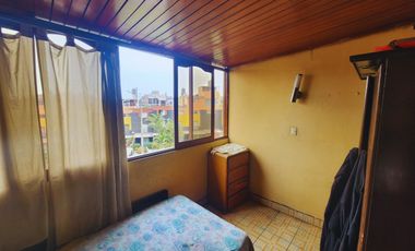 VENDO CASA DE 4 PISOS PUERTA DE HIERRO ATE