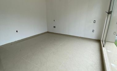 Casa en venta en coto Alpes en Vistas Altozano de 3 Niveles