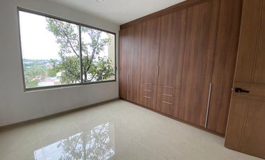 Casa en venta en coto Alpes en Vistas Altozano de 3 Niveles