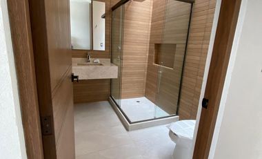 Casa en venta en coto Alpes en Vistas Altozano de 3 Niveles