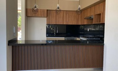 Casa en venta en coto Alpes en Vistas Altozano de 3 Niveles